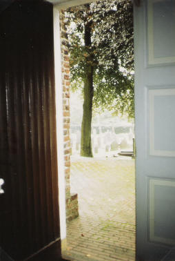 Het kerkhof, gezien vanuit de kerk